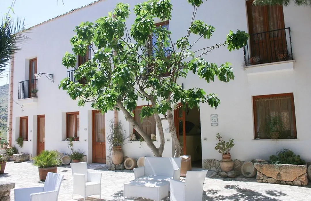 Casa Vacanze Il Cortile-1